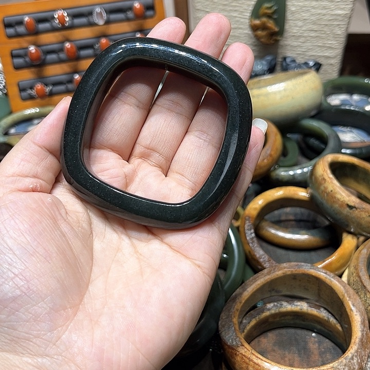 岫岩河磨玉（透闪石质玉）手镯未镶嵌?***儿