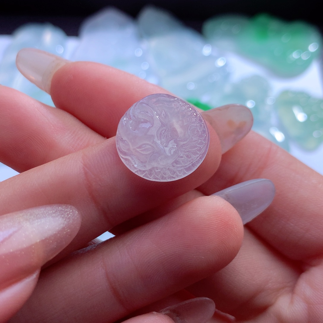 翡翠未镶嵌颈饰缅甸