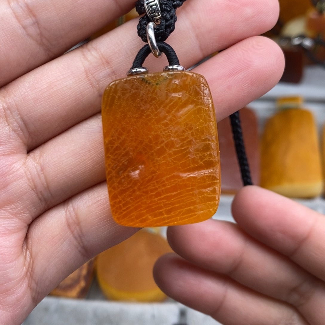 琥珀吊坠(赠链)未镶嵌