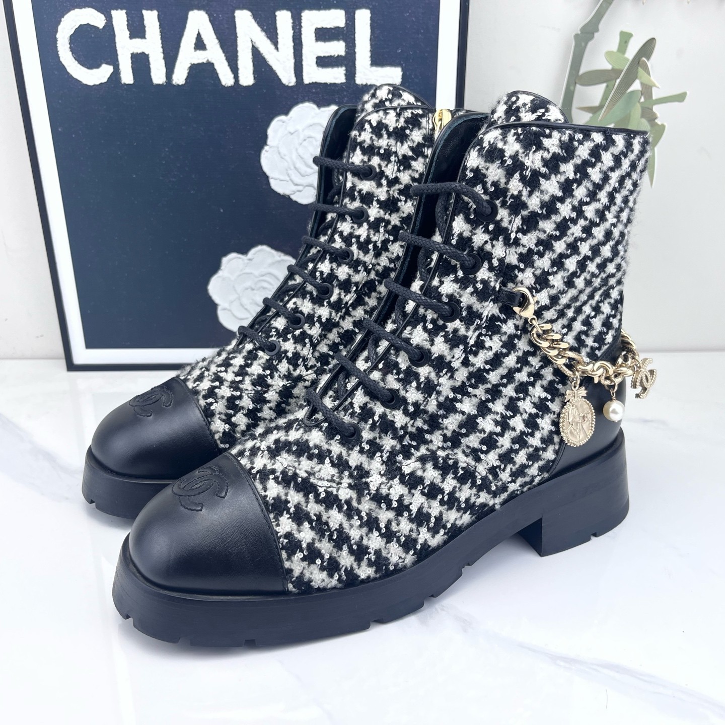 99新 Chanel/香奈儿 经典千鸟格粗花呢链条短靴 39码/jm01456