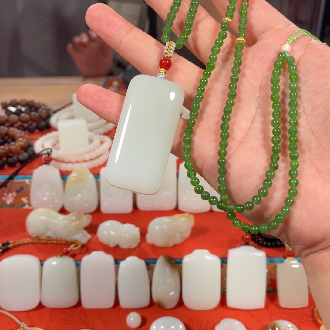 和田玉未镶嵌颈饰