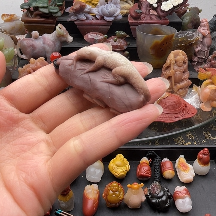 石英质玉未镶嵌吊坠