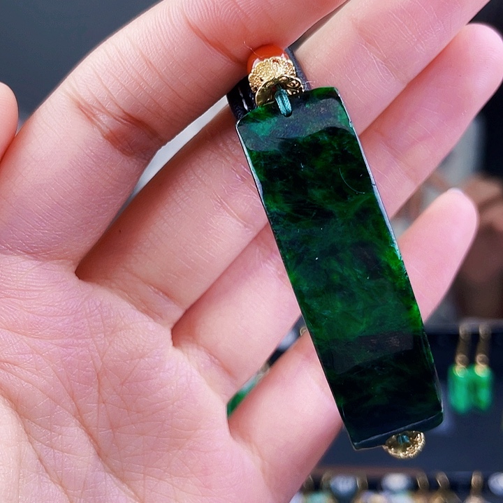 翡翠手镯未镶嵌饰品