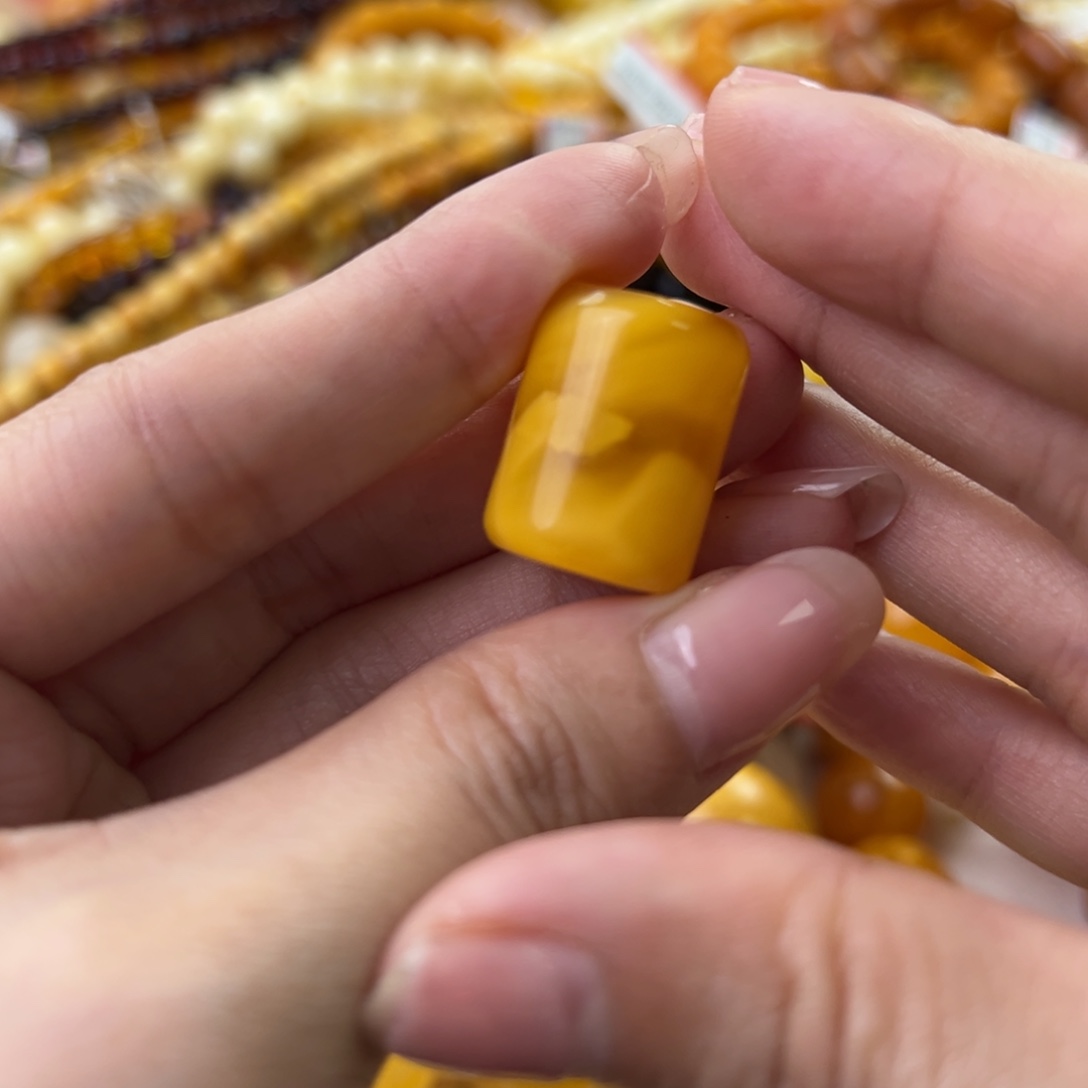 琥珀珠宝奇石未镶嵌