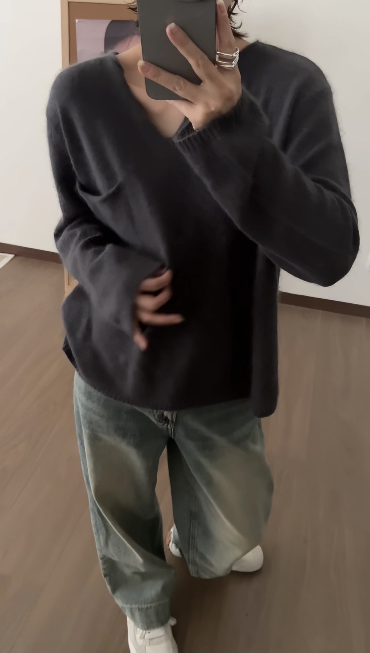 10羊毛浣熊V领口袋针织衫
