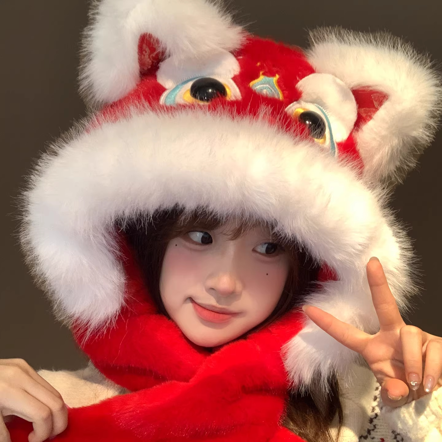 新年红色醒狮毛绒帽子围巾一体女冬季加厚保暖护耳雷锋帽可爱国潮