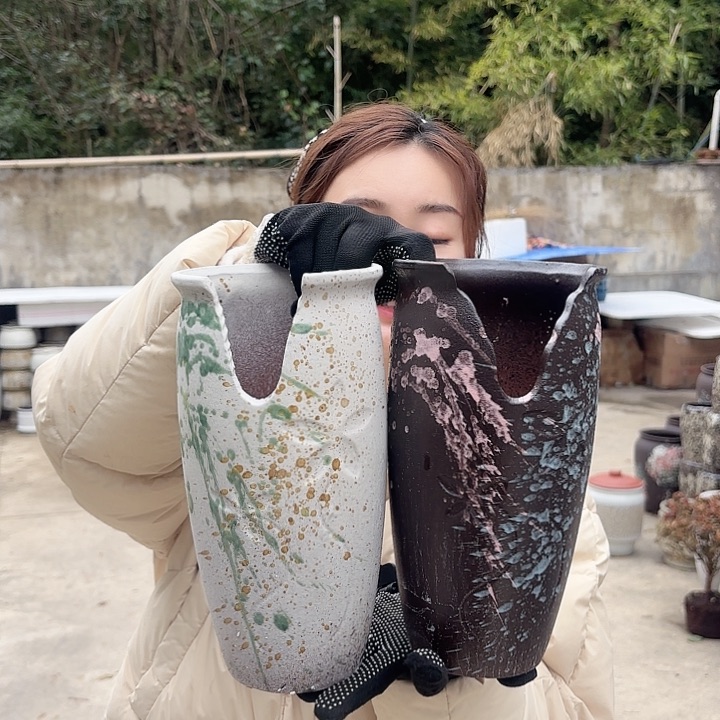 红陶口13高23两个缺口黑白