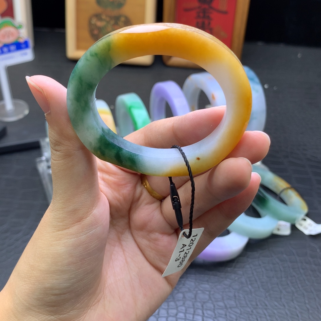 定制翡翠未镶嵌翡翠手镯