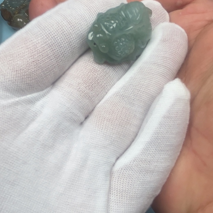 翡翠颈饰未镶嵌金鱼