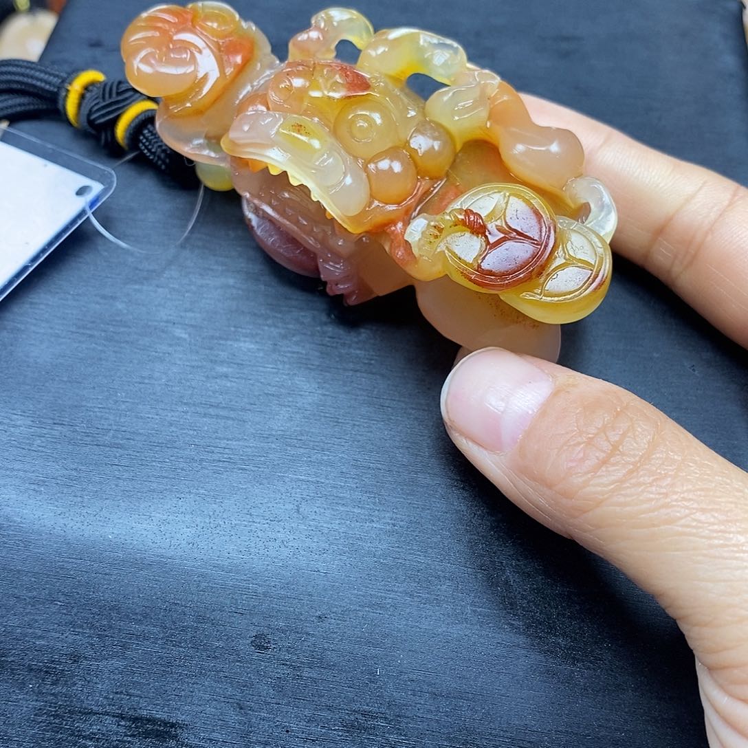 石英质玉（黄龙玉）颈饰未镶嵌