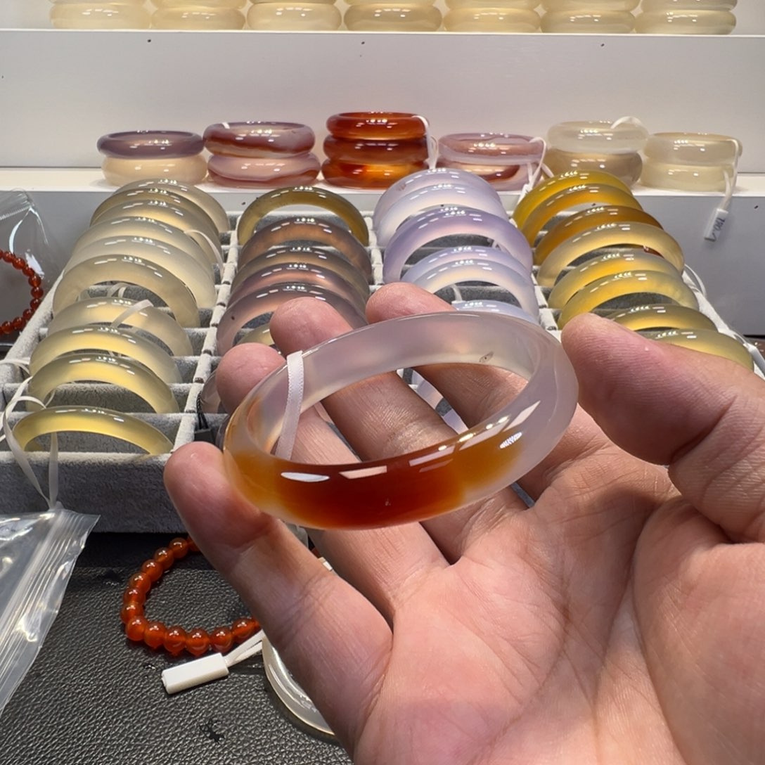 像***雨玛瑙/玉髓未镶嵌手镯