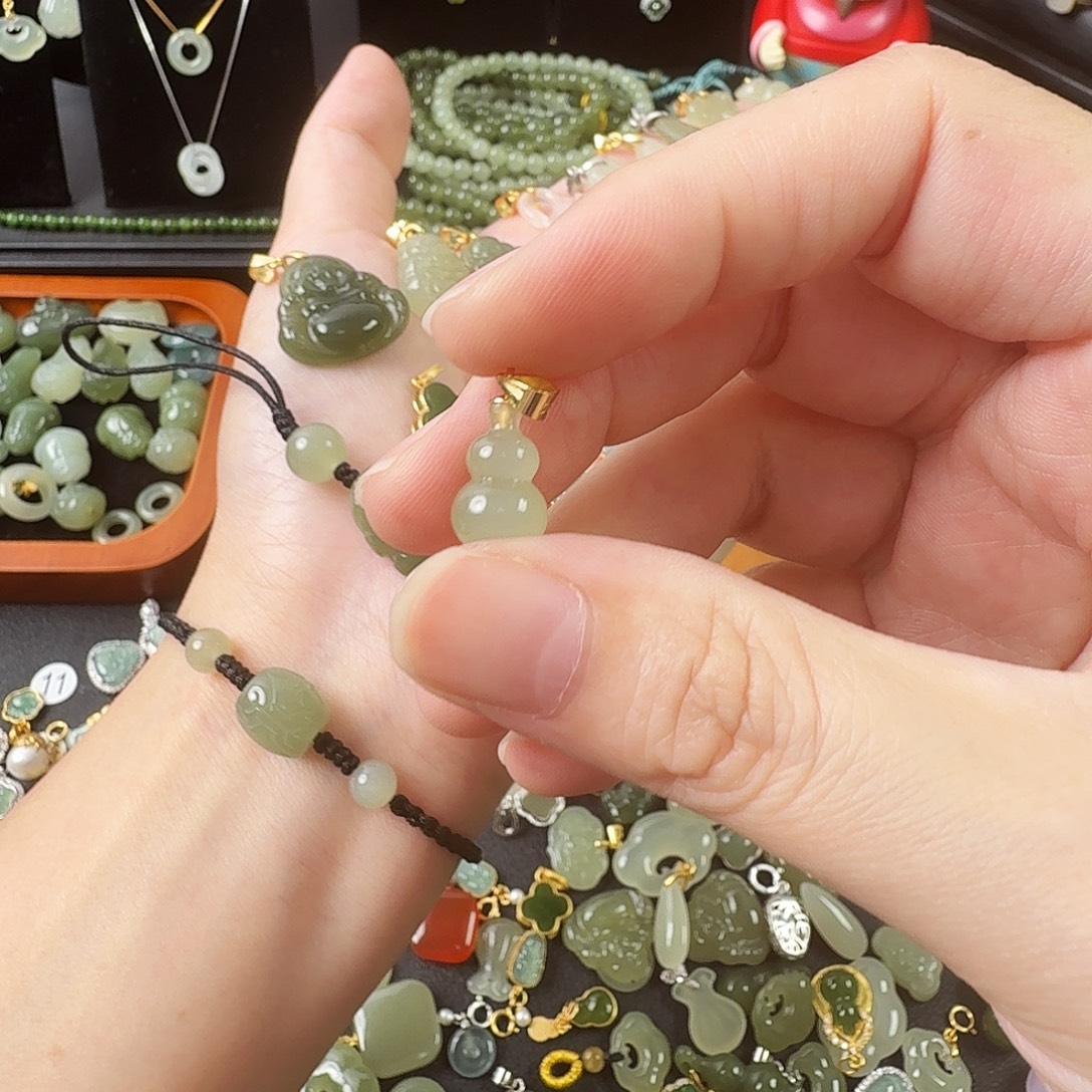 学***记颈饰未镶嵌和田玉