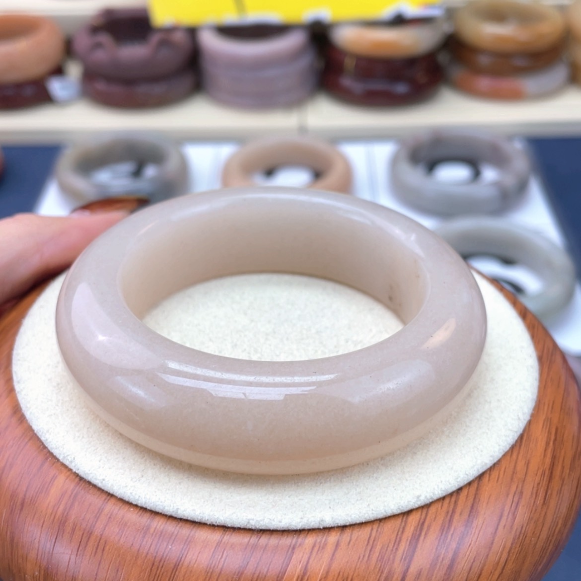 【闪购商品】石英质玉手镯未镶嵌