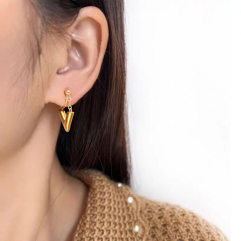 铜合金耳饰 S002极简光面V形字母轻奢气质银针耳耳洞