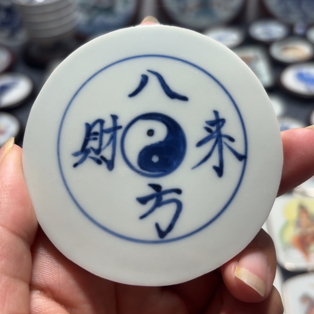 摆件青花瓷片一个