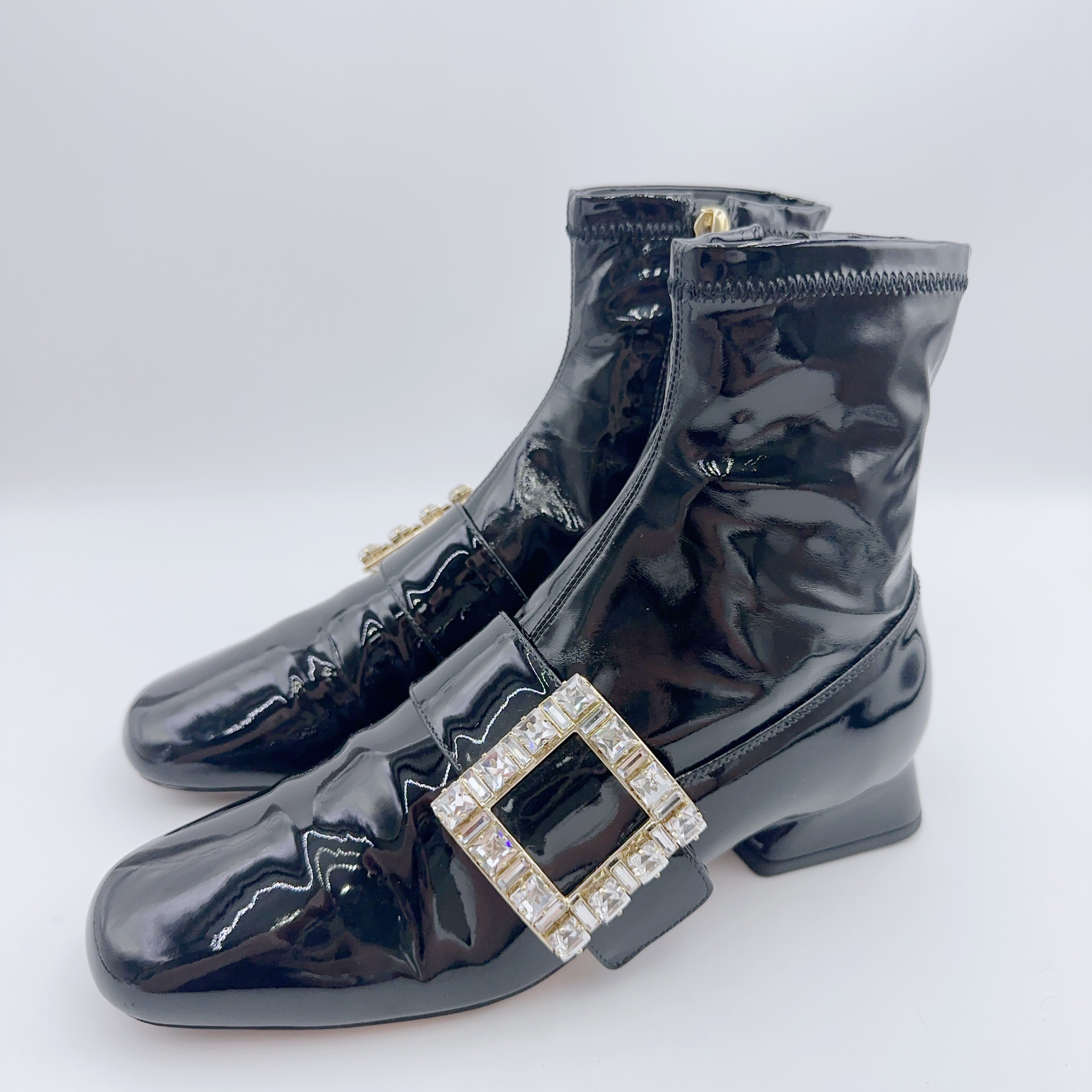 95新 Roger Vivier/罗杰·维威耶 35码/漆皮方扣水钻短靴/01817
