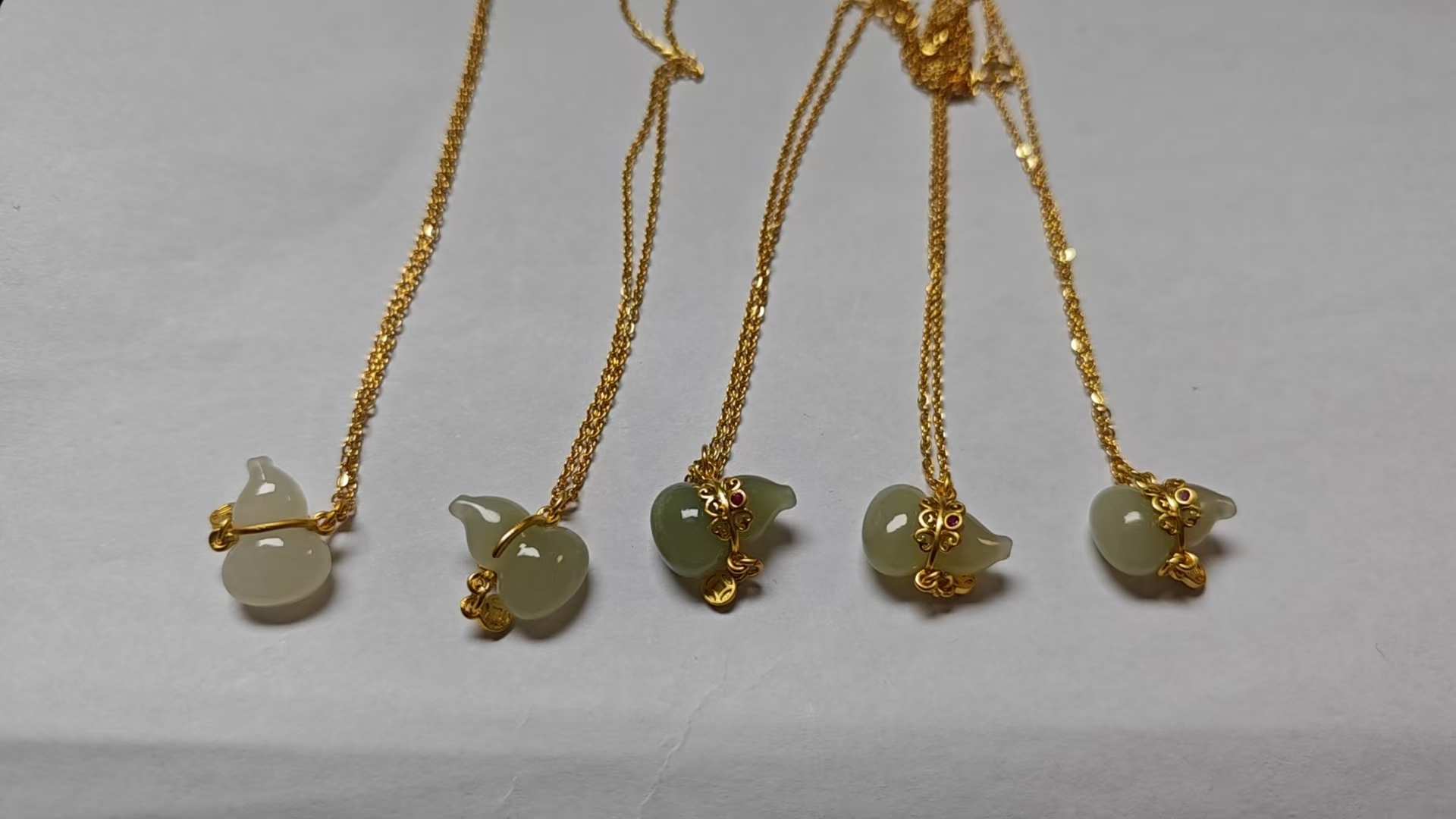 和田玉葫芦吊坠19*13*8mm左右多样性发其一C-859