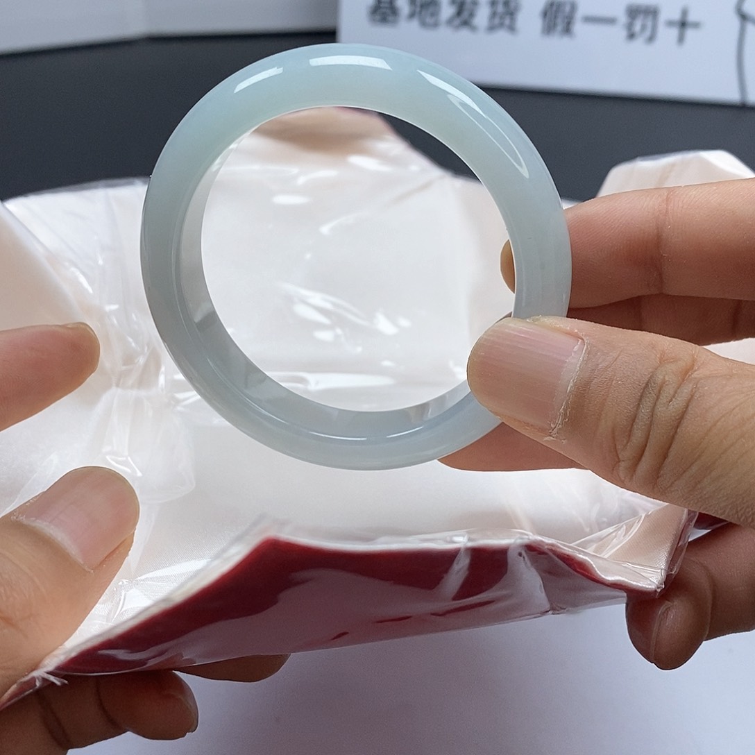 翡翠手镯未镶嵌翡翠手镯