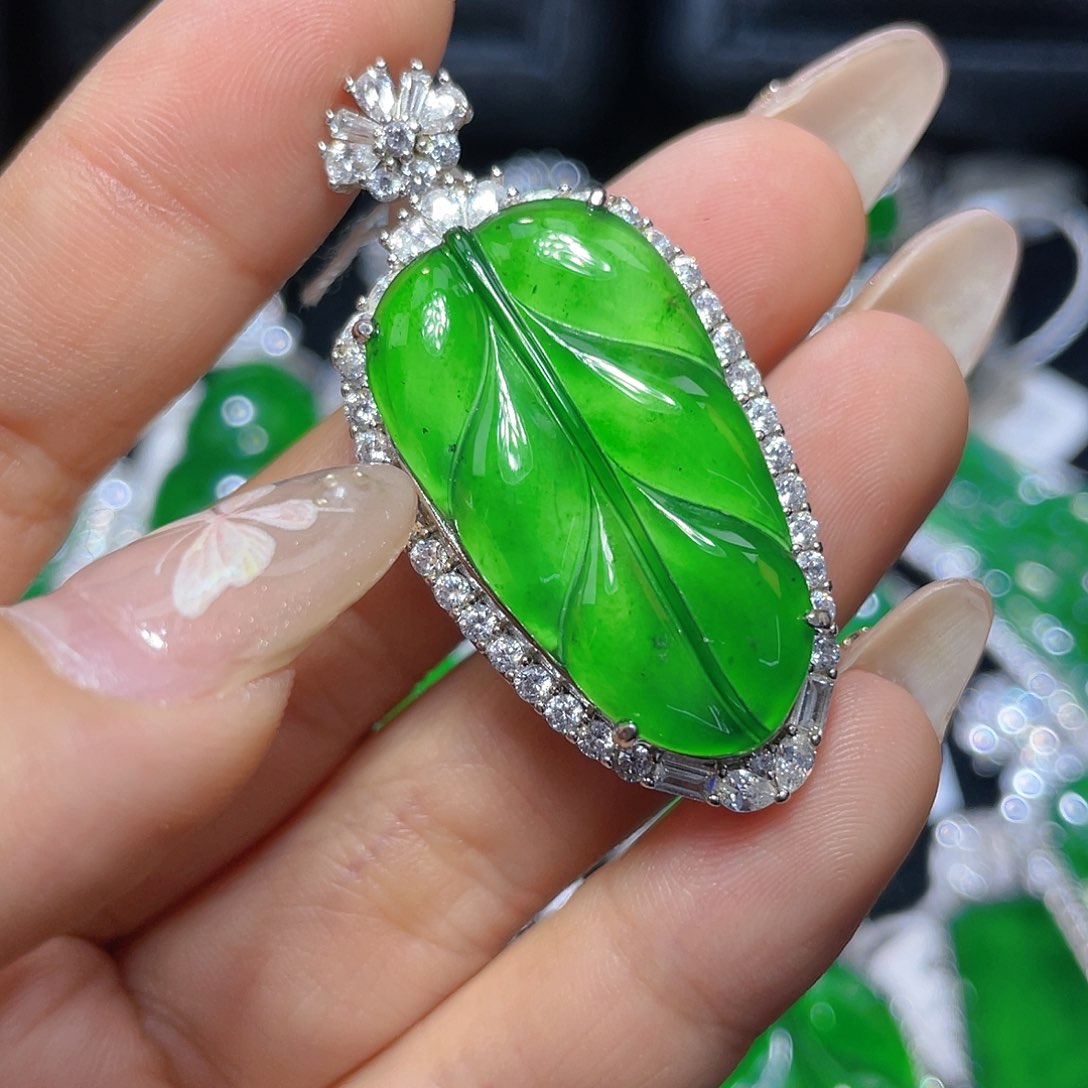 翡翠颈饰银S925镶嵌翡翠