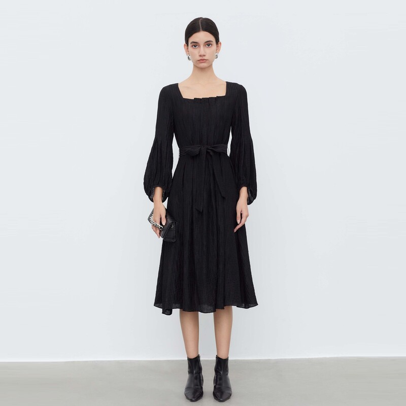 MAOKAI女装复古方领收腰褶皱喇叭袖连衣裙M233Z12J3