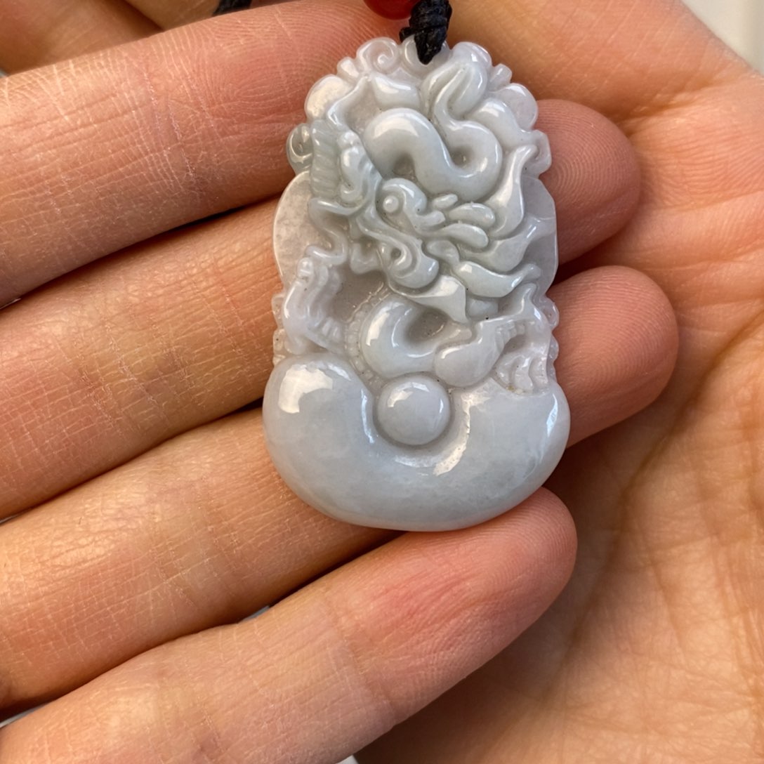 翡翠颈饰未镶嵌龙