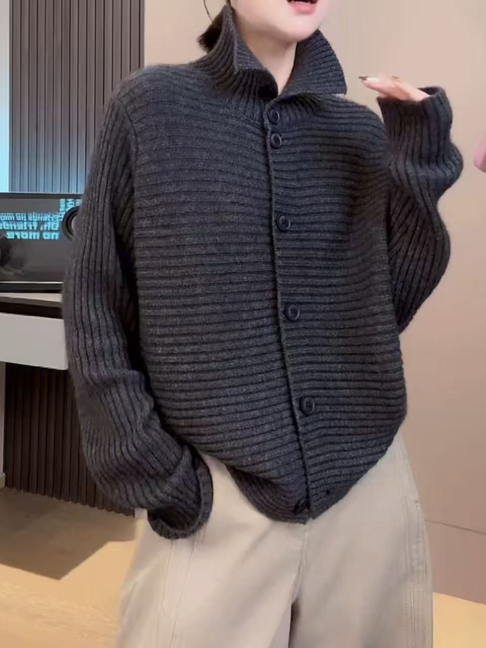 【Miss咕噜】秋冬款慵懈风高领坑条柔软保暖开衫f1945 J6389