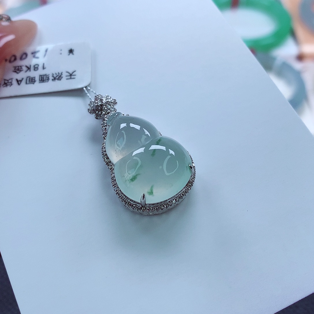 翡翠吊坠(不含链)18K金镶嵌冰飘花 葫芦 形体饱满