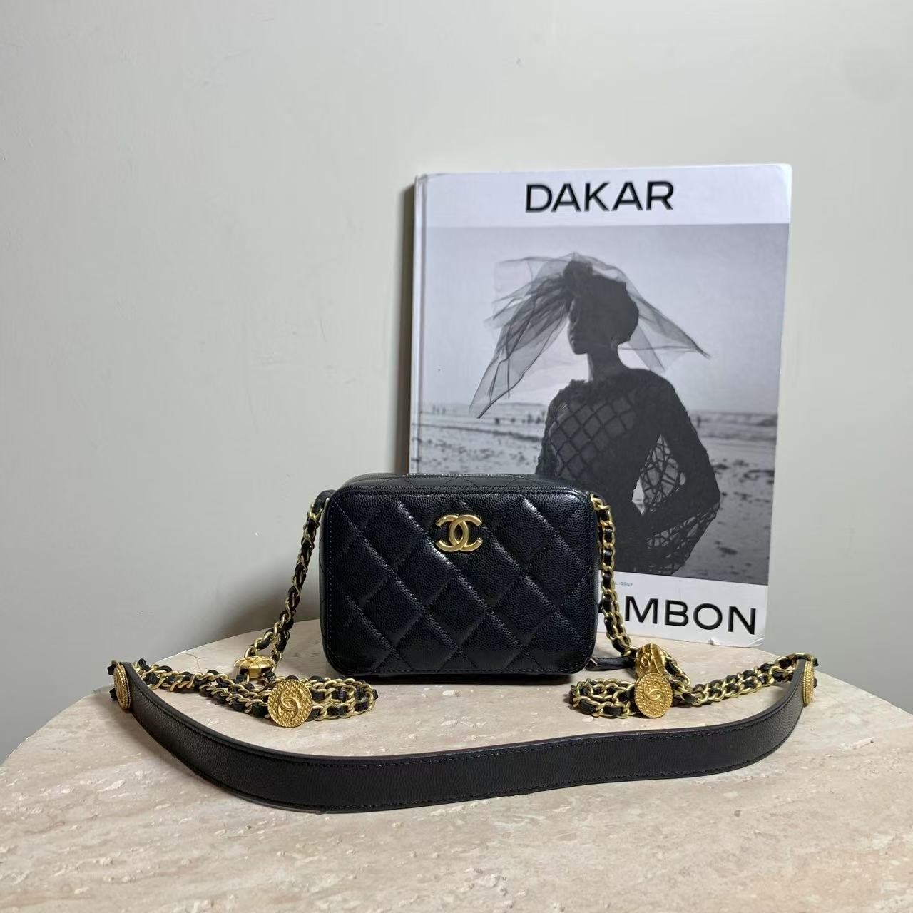 99新 Chanel/香奈儿 壹臻/  22A黑金鱼子酱牛金币相机包 26150354