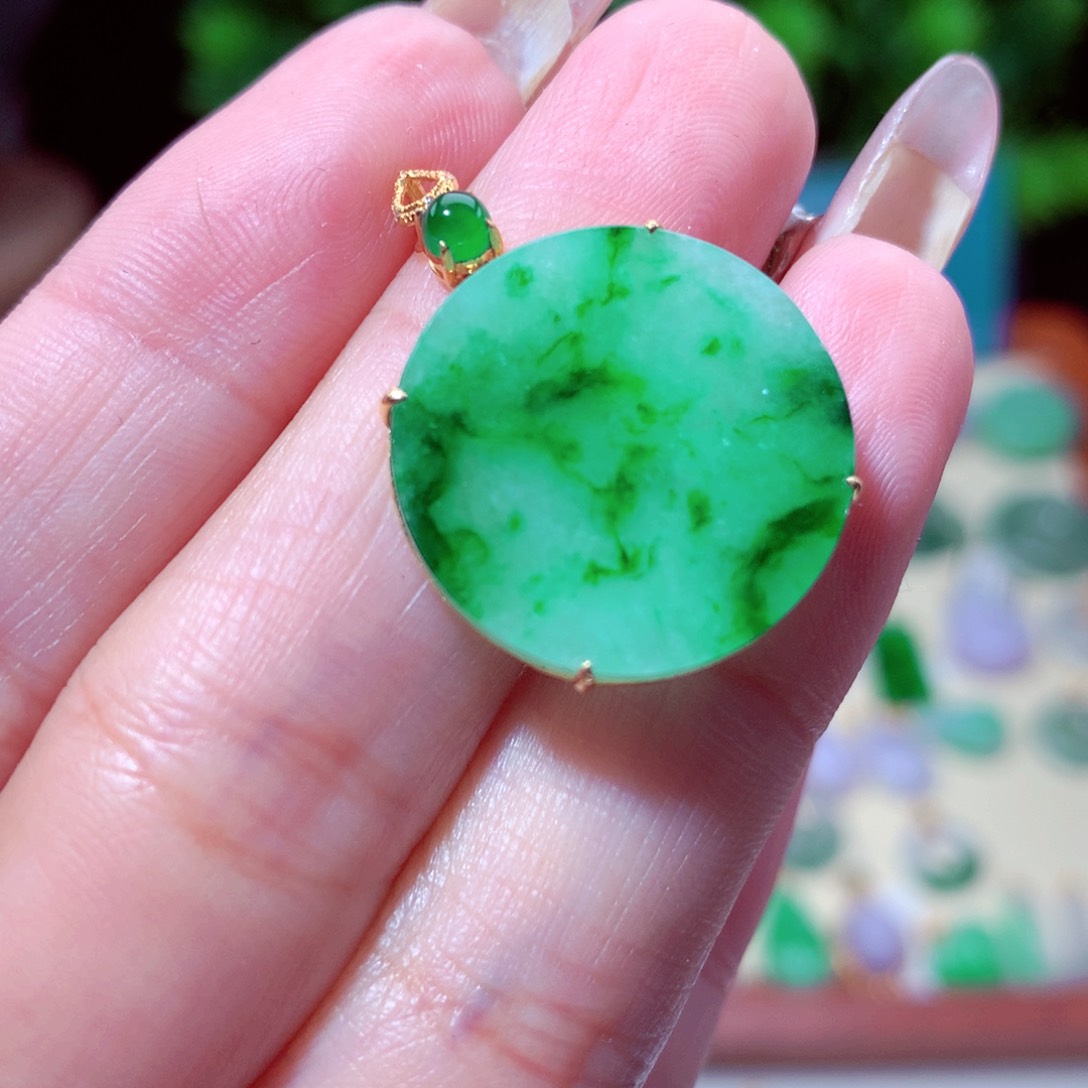 翡翠吊坠(不含链)18K金镶嵌