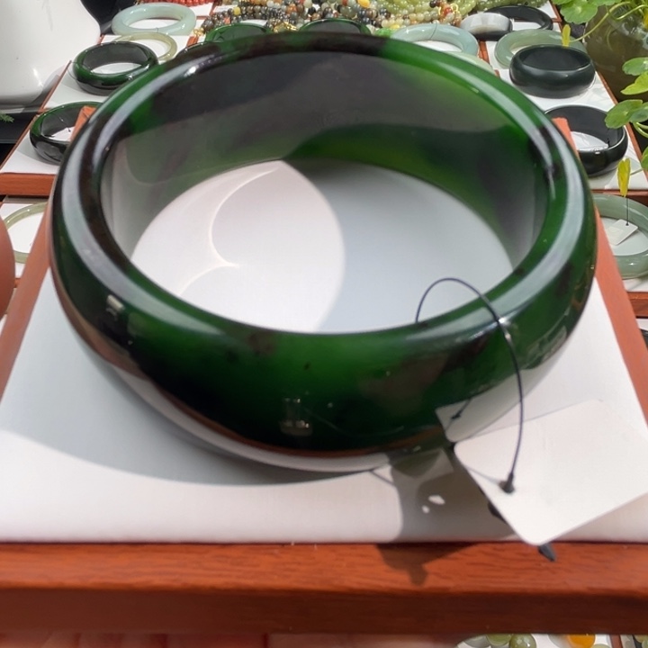 和田玉手镯未镶嵌俄碧58圈口