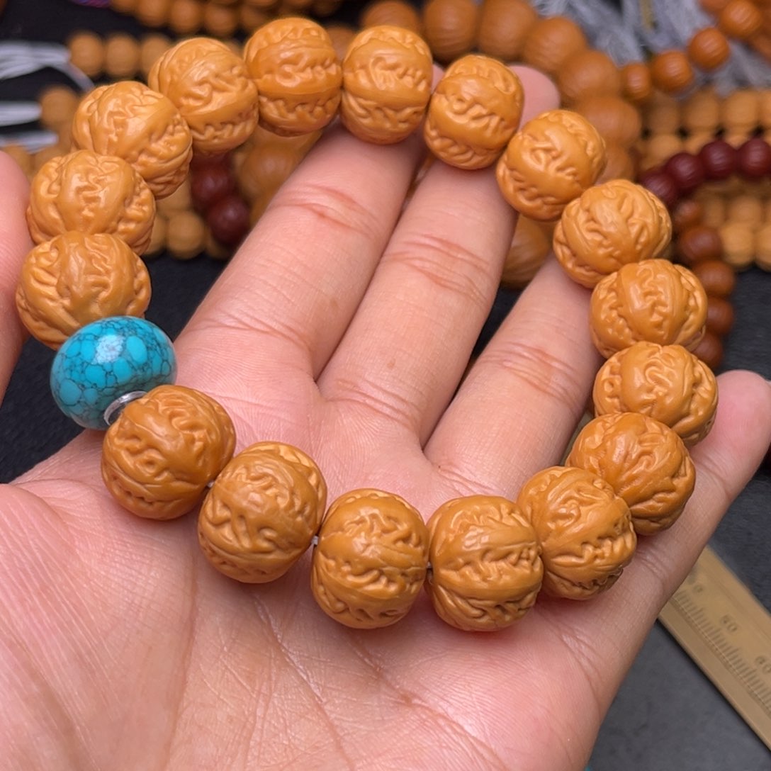 猴头核桃吊坠17麻花八棱穿绿