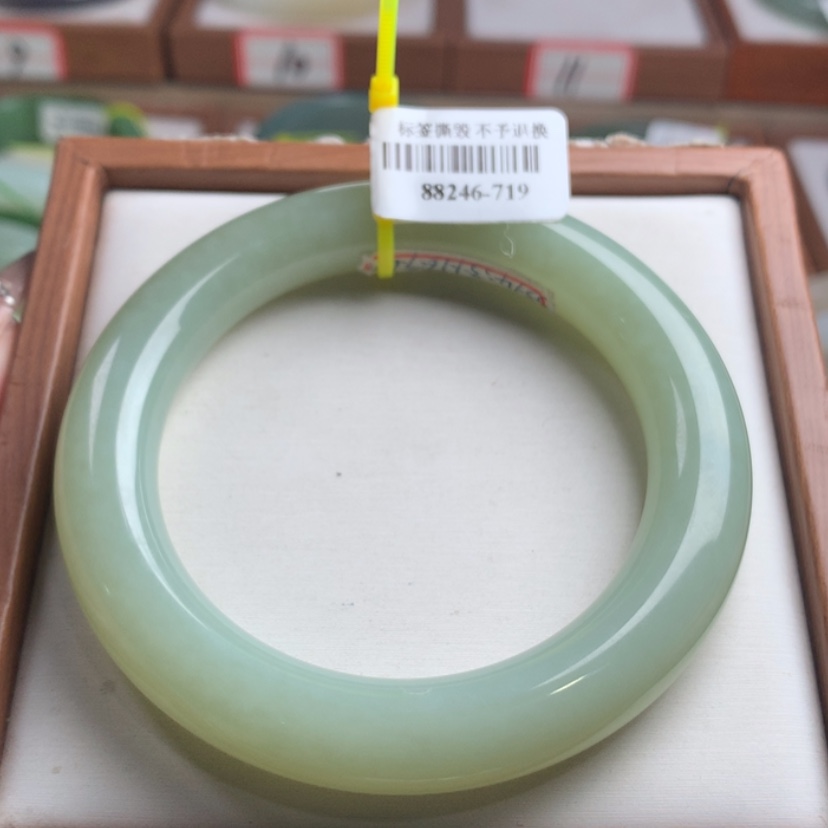 【闪购商品】和田玉手镯未镶嵌