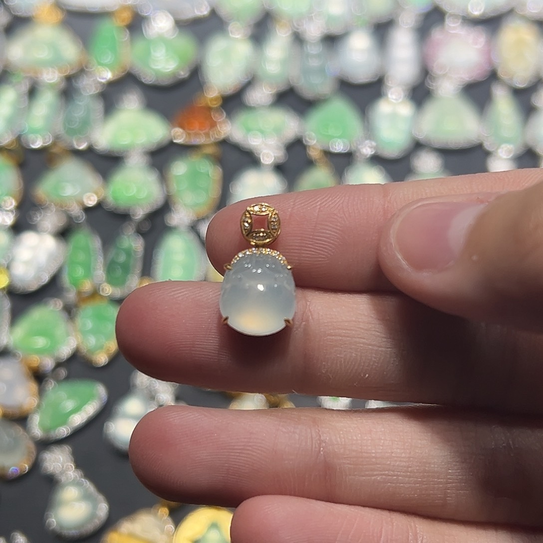 翡翠手链18K金镶嵌惘**堆吊坠