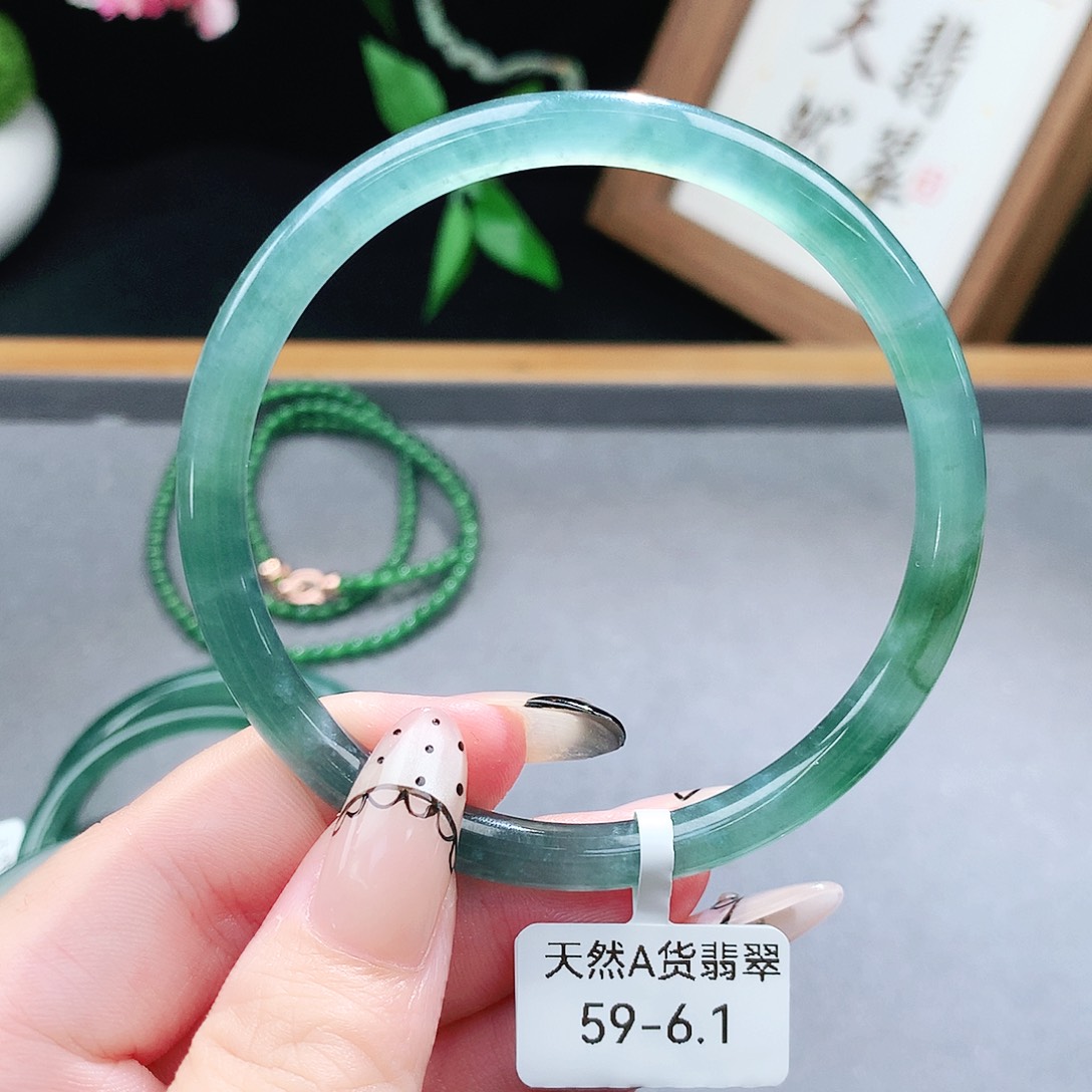 翡翠手镯（圆镯）未镶嵌