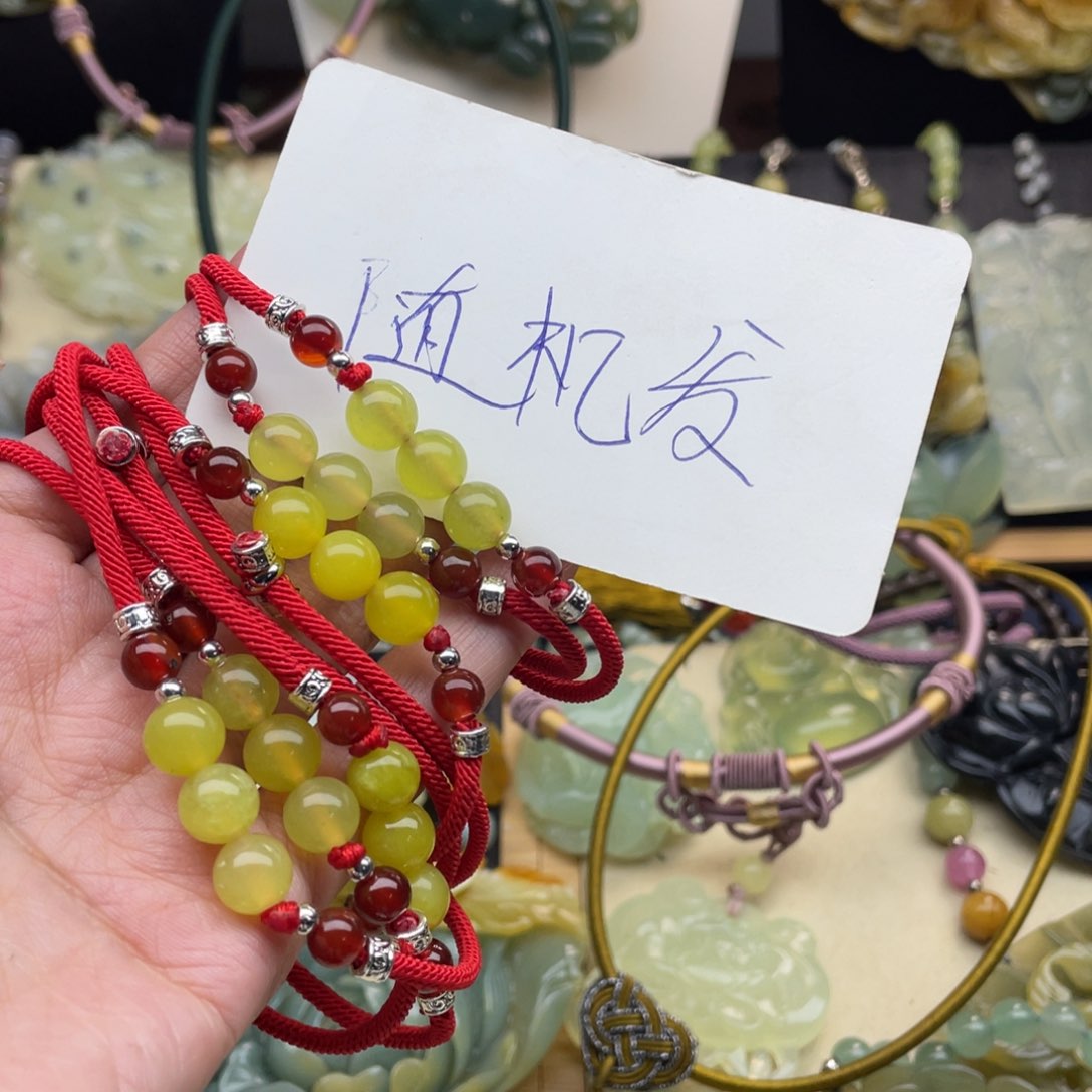 蛇纹石玉颈饰未镶嵌