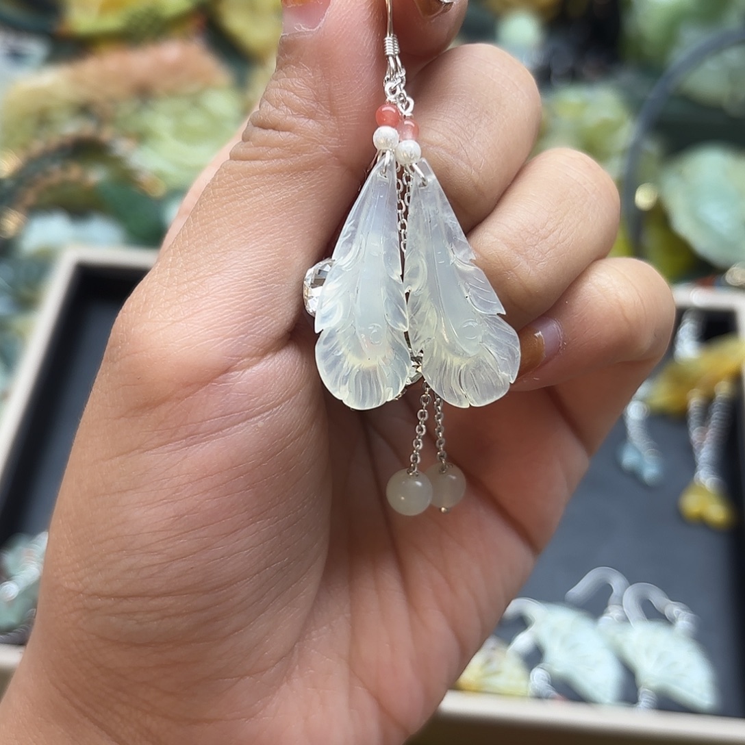 蛇纹石玉未镶嵌吊坠