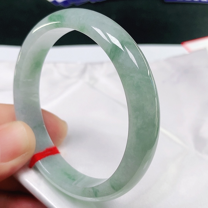 翡翠手镯未镶嵌翡翠手镯未镶嵌