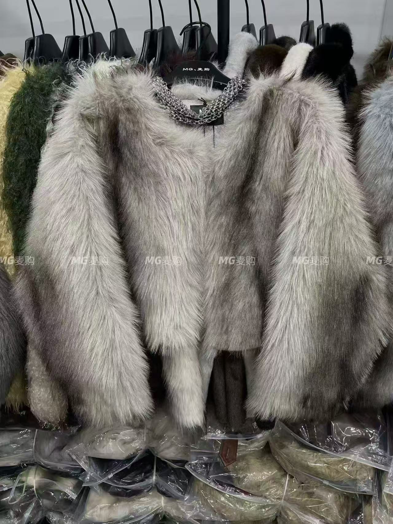 设计感渐变色晕染环保毛皮草外套女2025秋冬款