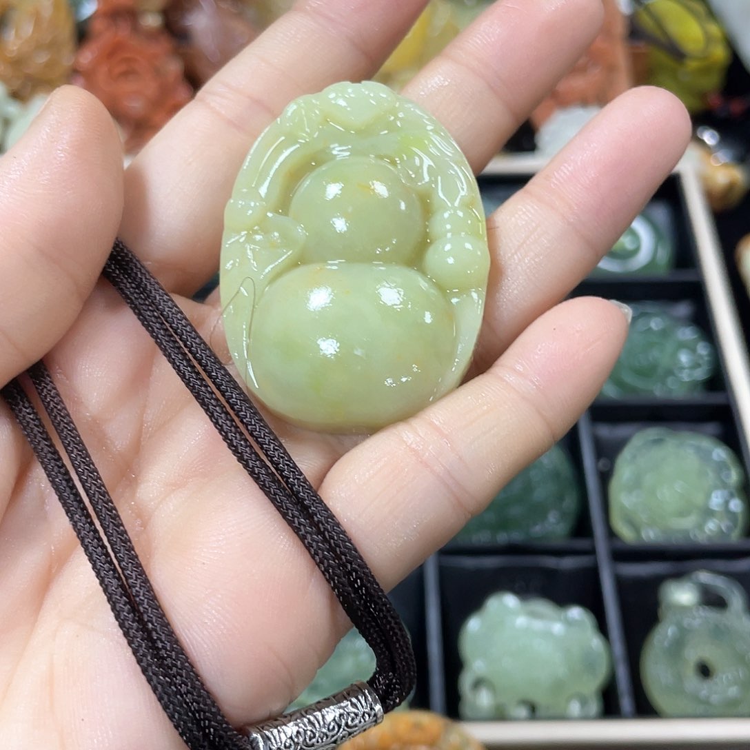 蛇纹石玉颈饰未镶嵌