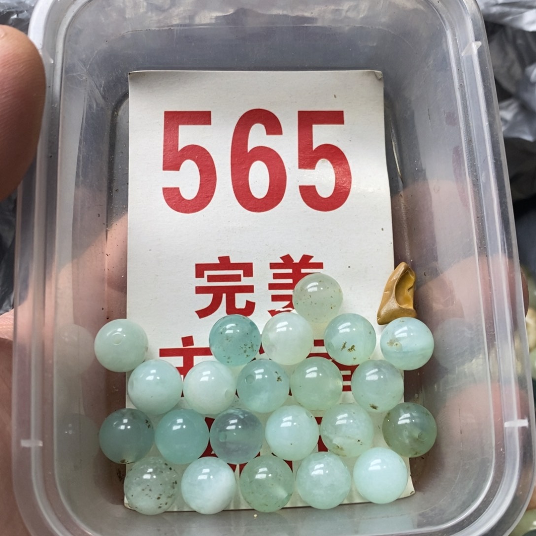 蛇纹石玉挂坠未镶嵌