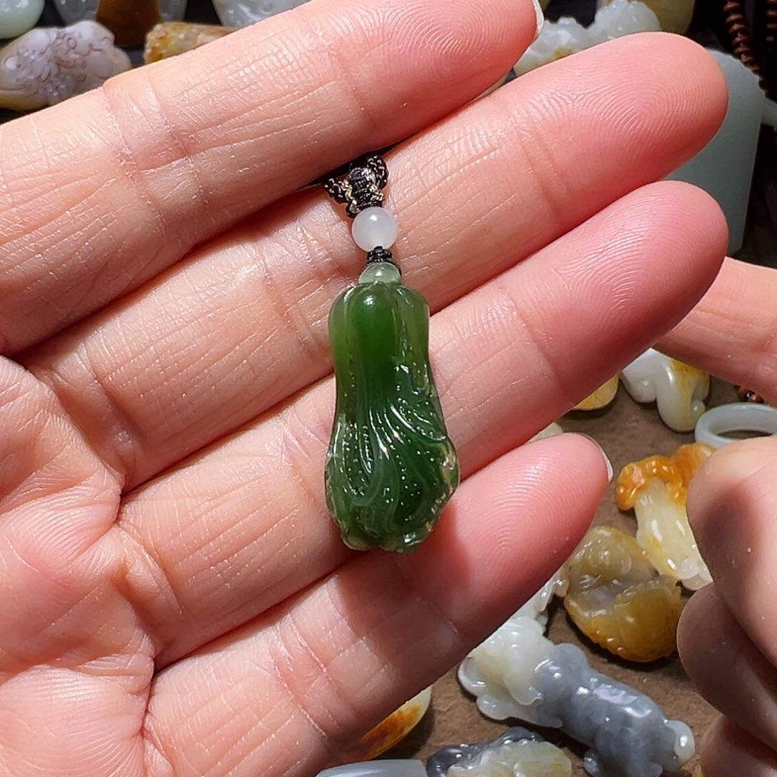 和田玉颈饰未镶嵌红**叶