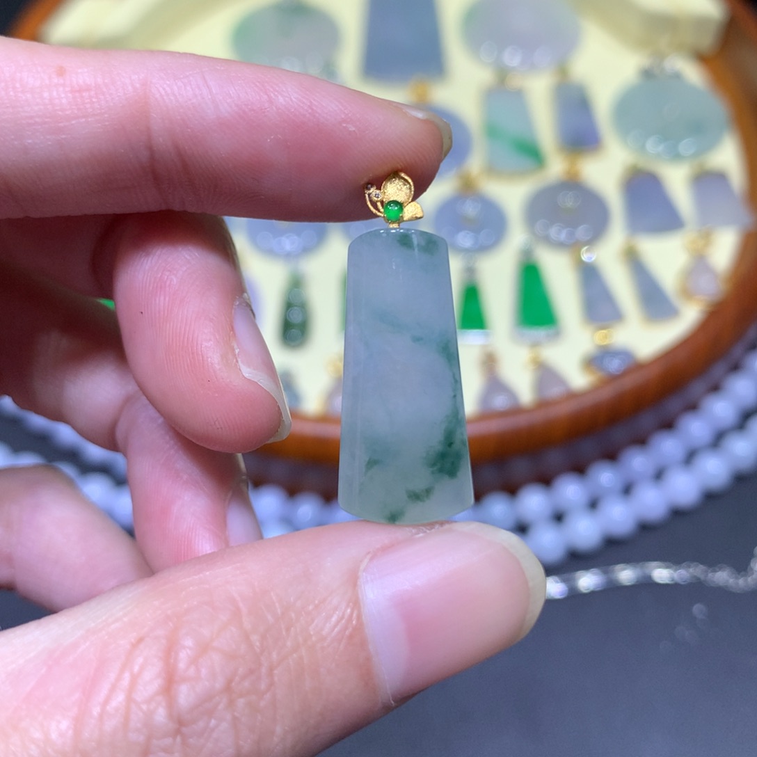 翡翠吊坠(不含链)18K金镶嵌