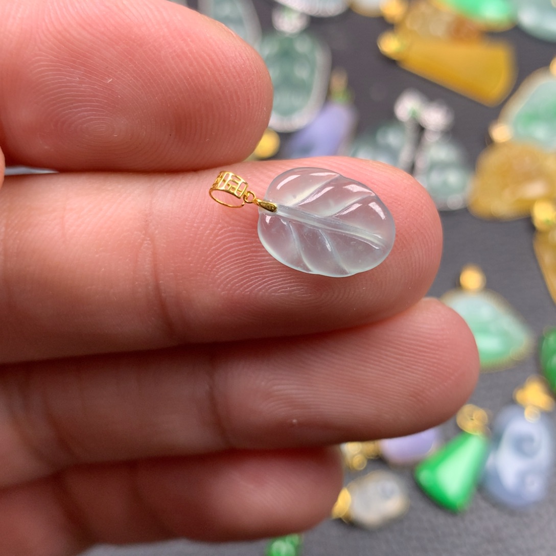 【闪购商品】颈饰18K金镶嵌翡翠翡翠