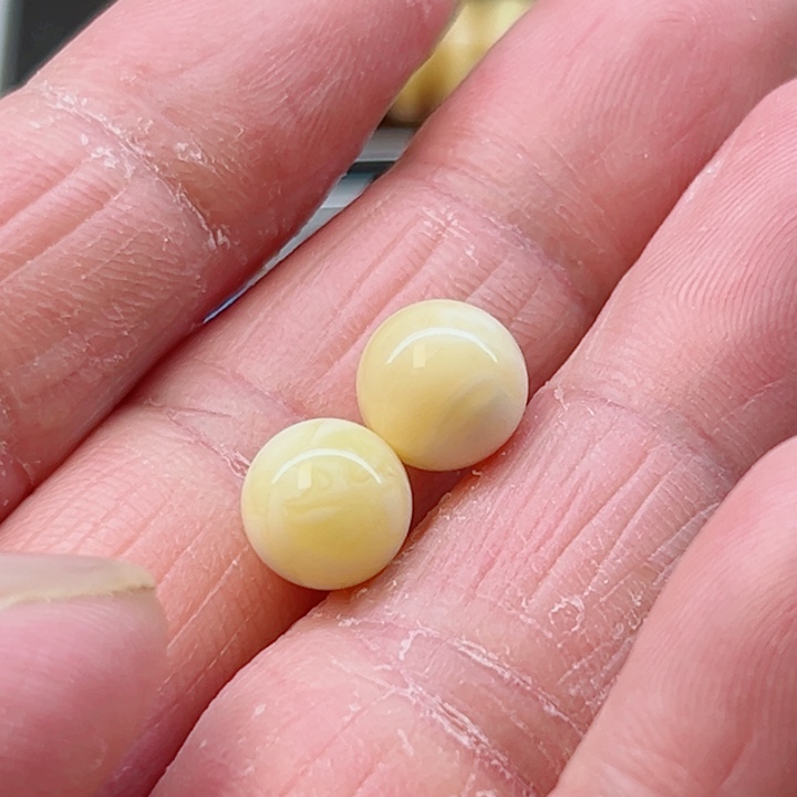 未镶嵌琥珀（矿物珀）裸石白*