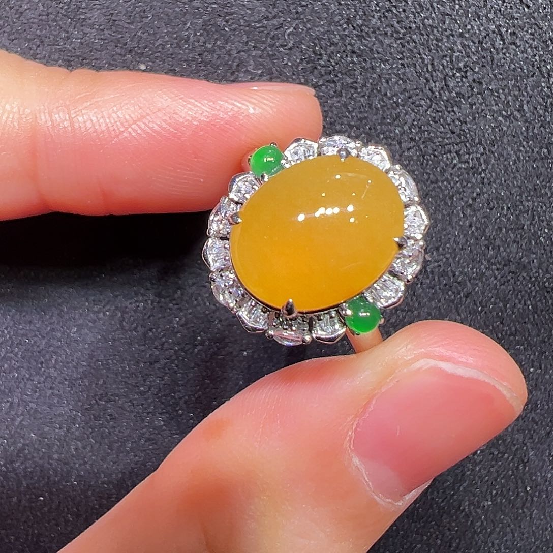 翡翠18K金镶嵌戒指