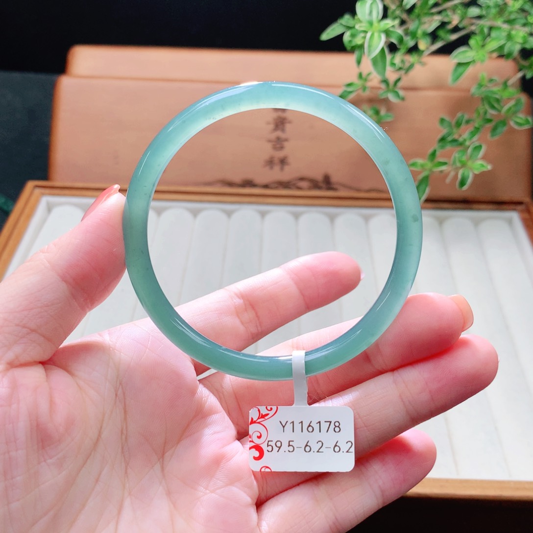 未镶嵌手镯（圆镯）翡翠