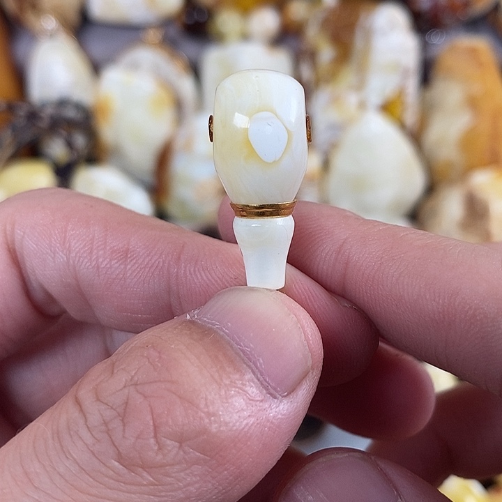 番***酱琥珀未镶嵌裸石我