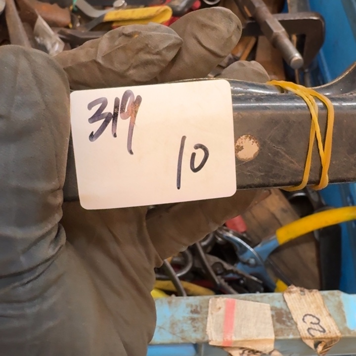 红***旗家用五金工具一个