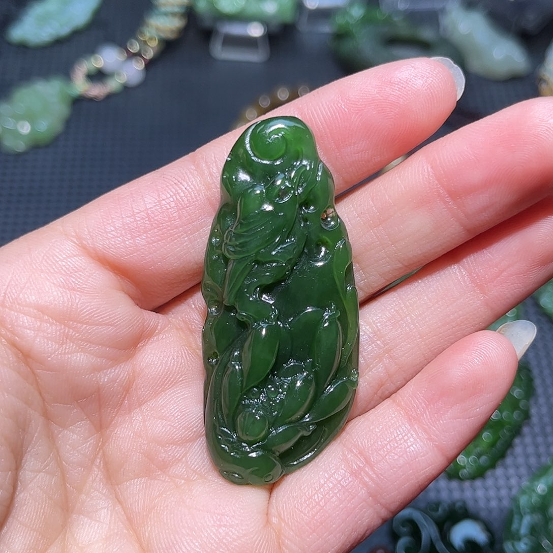 和田玉颈饰未镶嵌微*