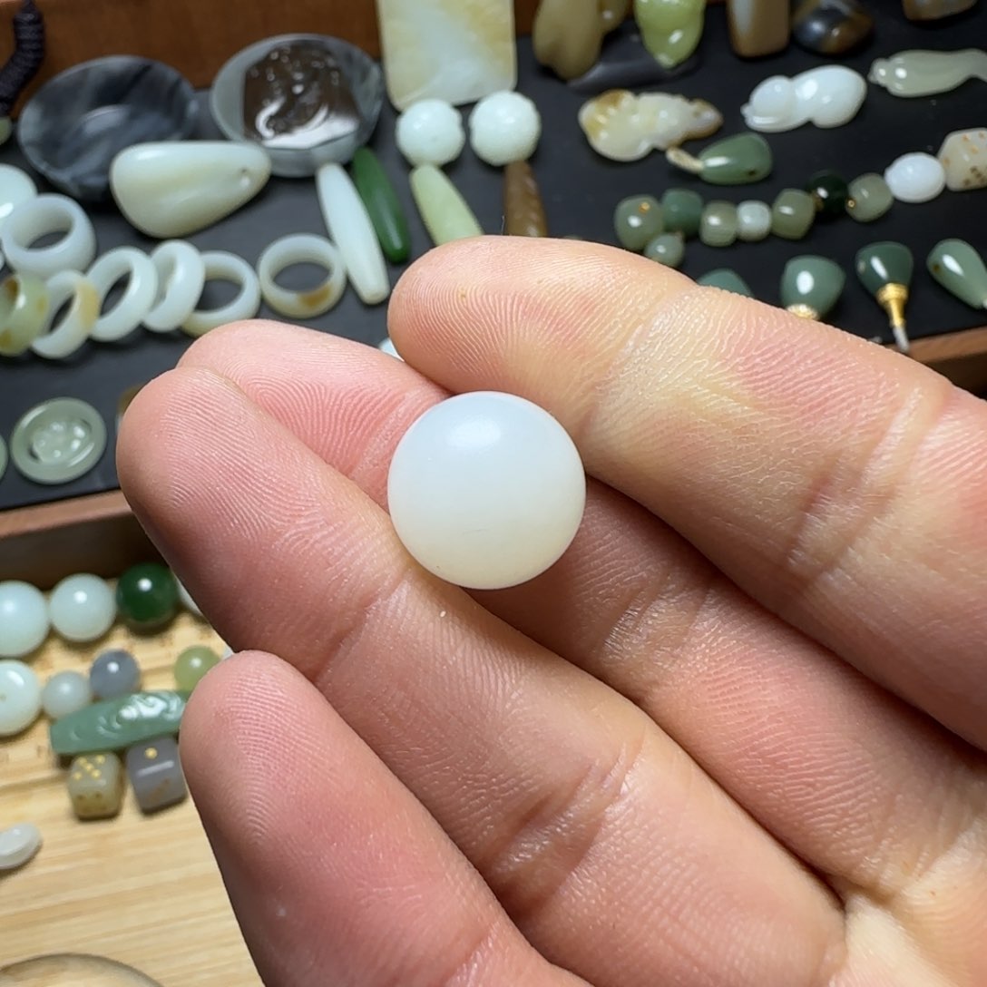 和田玉颈饰未镶嵌E****星